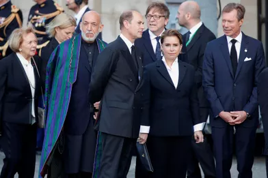 Le prince Edward d'Angleterre, le grand-duc Henri et la grande-duchesse Maria Teresa de Luxembourg avec l'ancien président afghanHamid Karzai à Paris, le 30 septembre 2019