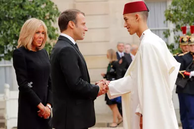 Le prince Moulay El Hassan avec Emmanuel et Brigitte Macron au Palais de l'Elysée à Paris, le 30 septembre 2019