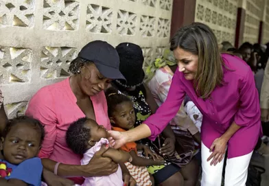 La reine Letizia dans un hôpital-école dirigé par des religieuses espagnoles à Port-auPrince, Haïti, le 23 mai 2018.