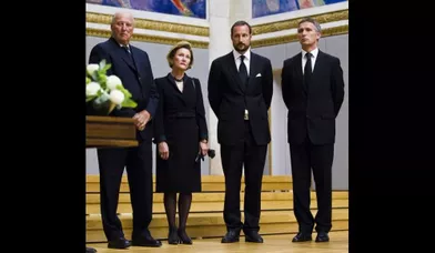 La famille royale de Norvège au chevet de son peuple