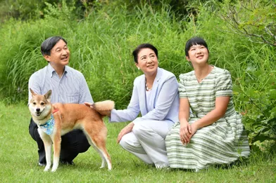 La princesse Aiko du Japon avec ses parents et son chien Yuri, le 19 août 2019
