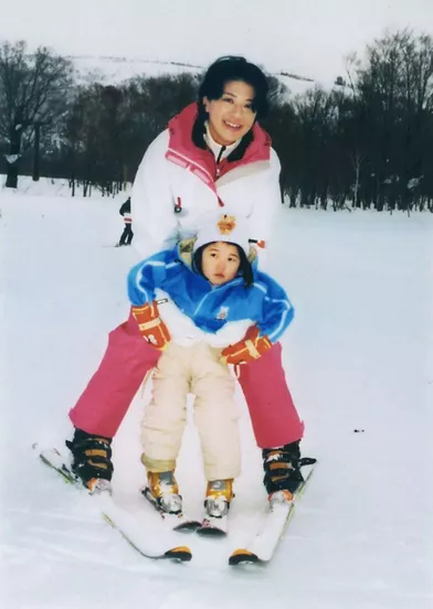 La princesse Aiko du Japon avec sa mère la princesse Masako, le 21 février 2005