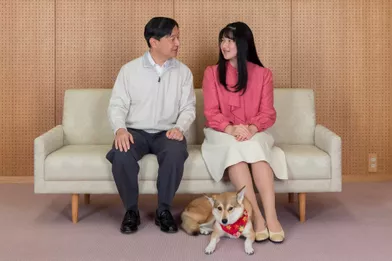 La princesse Aiko avec son père l'empereur Naruhito du Japon et son chien Yuri. Photo réalisée le 25 novembre et diffusée le 1er décembre 2019 pour ses 18 ans