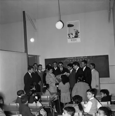 La princesse Lalla Malika du Maroc lors de l’inauguration d’une école franco-marocaine à Colombes en France, le 12 novembre 1962