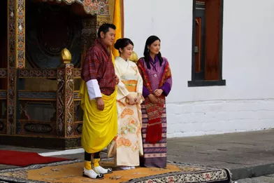 La princesse Mako du Japon avec le roi et la reine du Bhoutan à Thimphou, le 1er juin 2017