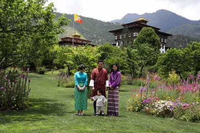 La princesse Mako du Japon avec le roi et la reine du Bhoutan et leur fils à Thimphou, le 1er juin 2017