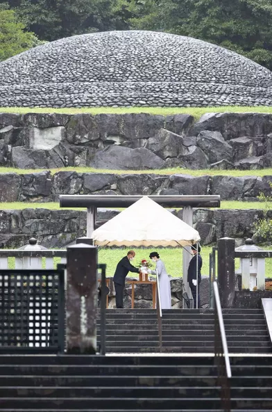 La princesse Mako du Japon au cimetière impérial Musashi à Hachioji, le 12 octobre 2021