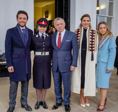 La princesse Salma de Jordanie avec ses parents, son frère et sa soeur aînés à Sandhurst, le 24 novembre 2018