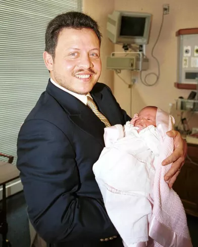 La princesse Salma de Jordanie avec son père le roi Abdallah II, le 26 septembre 2000
