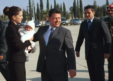 La princesse Salma de Jordanie avec ses parents, le 23 janvier 2001