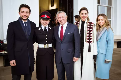 La princesse Salma de Jordanie entourée de la reine Rania, du roi Abdallah II, du prince Hussein et de la princesse Iman à Sandhurst, le 24 novembre 2018