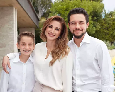 La reine Rania de Jordanie avec ses deux fils, les princes Hashem et Hussein