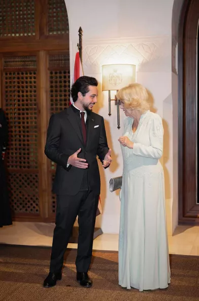 Le prince héritier Hussein de Jordanie avec la duchesse de Cornouailles Camilla à Amman, le 16 novembre 2021