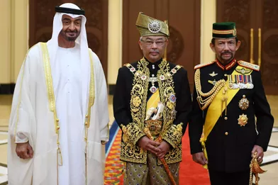 Le nouveau roi de Malaisie avec le prince héritier d'Abu Dhabi et le sultan de Brunei à Kuala Lumpur, le 30 juillet 2019 