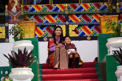 La reine du Bhoutan Jetsun Pema et son fils aîné le prince Jigme NamgyelauCentre d'entraînement militaire (MTC) de Tencholing, le 19 août 2021