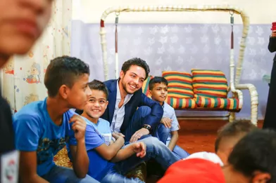 Le fils de Rania fête ses 21 ans avec des orphelins 