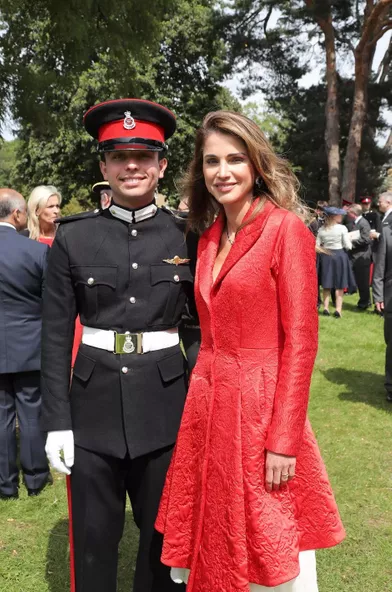 Le prince Hussein de Jordanie avec son mère la reine Rania à Sandhurst, le 11 août 2017