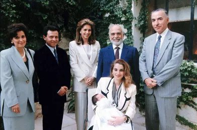 Le prince Hussein de Jordanie avec ses parents et ses grands-parents, en 1994