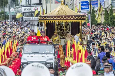 Défile du jubilé d'or des 50 ans de règne du sultan de Brunei Hassanal Bolkiah à Bandar Seri Begawan le 5 octobre 2017