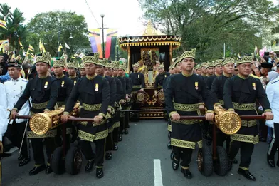 Défile du jubilé d'or des 50 ans de règne du sultan de Brunei Hassanal Bolkiah à Bandar Seri Begawan le 5 octobre 2017