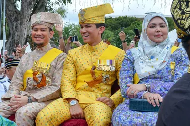 Membres de la famille royale de Brunei lors du jubilé d'or des 50 ans de règne du sultan Hassanal Bolkiah à Bandar Seri Begawan le 5 octobre 2017