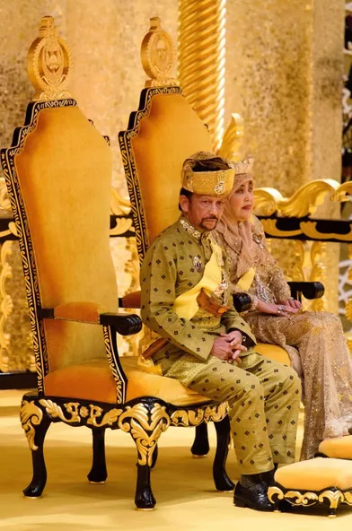 Le sultan de Brunei Hassanal Bolkiah et sa femme la reine Anak Hajah Saleha à Bandar Seri Begawan le 5 octobre 2017