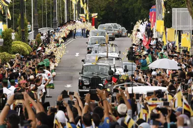 Défile en Rolls Royce lors du jubilé d'or des 50 ans de règne du sultan de Brunei Hassanal Bolkiah à Bandar Seri Begawan le 5 octobre 2017