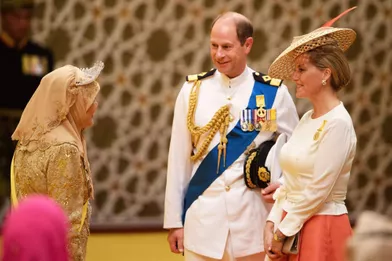 La comtesse Sophie de Wessex et le prince Edward d'Angleterre avec la reine Saleha au Sultanat de Brunei, le 5 octobre 2017
