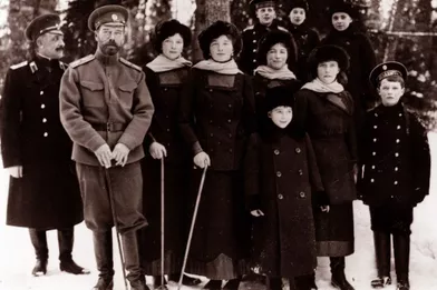 Le tsar de Russie Nicolas II et ses enfants en 1916 ou 1917