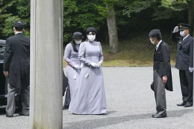 Les princesses Kako et Mako du Japon au cimetière impérial Musashi à Hachioji, le 16 juin 2020