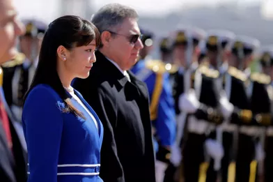 Mako représente avec charme Akihito au Paraguay