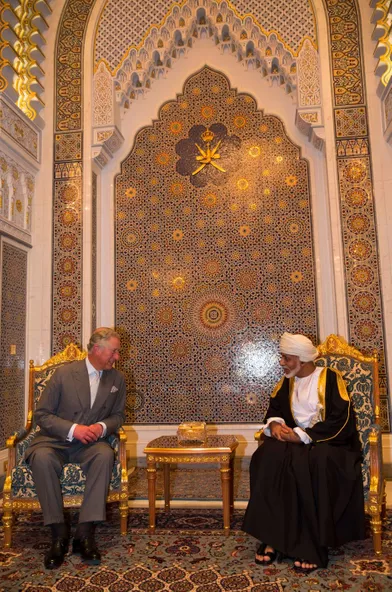 Le sultan Qaboos d'Oman avec le prince Charles d'Angleterre à Mascate, le 17 mars 2013