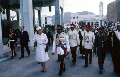 Le sultan Qaboos d'Oman avec la reine Elizabeth II à Mascate, le 28 février 1979