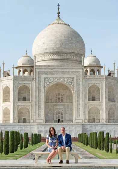 Le prince William et la duchesse Catherine de Cambridge au Taj Mahal à Agra en Inde, le 16 avril 2016