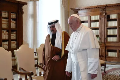Le prince héritier de Bahreïn Salman bin Hamad Al Khalifa avec le pape François au Vatican, le 3 février 2020
