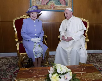 La reine Elizabeth II avec le pape François au Vatican, le 3 avril 2014