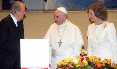 La reine Sofia et le roi Juan Carlos d'Espagne avec le pape François au Vatican, le 28 avril 2014