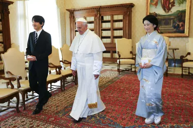Le prince Fumihito d'Akishino et la princesse Kiko du Japon avec le pape François au Vatican, le 12 mai 2016