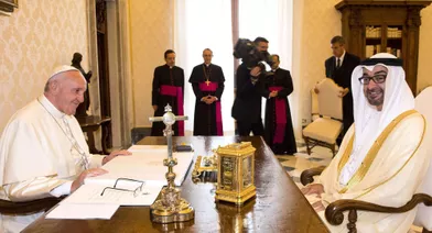 Le prince héritier d'Abu Dhabi Sheikh Mohammed bin Zayed al-Nahyan avec le pape François au Vatican, le 15 septembre 2016
