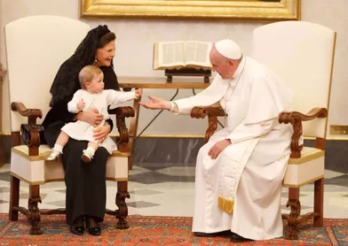 La reine Silvia de Suède et la princesse Leonore avec le pape François au Vatican, le 27 avril 2015