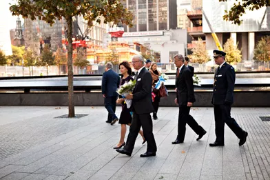 La reine Silvia et le roi Carl XVI Gustaf de Suède rendent hommage aux victimes des attentats du 11-Septembre à New York, le 21 octobre 2011