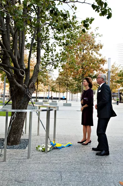 La reine Silvia et le roi Carl XVI Gustaf de Suède rendent hommage aux victimes des attentats du 11-Septembre, le 21 octobre 2011 à New York