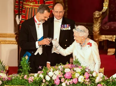 Le roi Felipe VI d'Espagne et la reine Elizabeth II d'Angleterre lors de la visite d'Etat du couple royal espagnol au Royaume-Uni, le 13 juillet 2017
