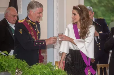 La reine Rania de Jordanie et le roi des Belges Philippe lors de la visite d'Etat du couple royal jordanien en Belgique, le 18 mai 2016
