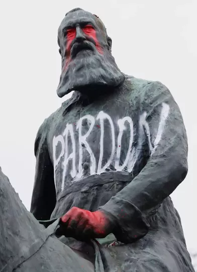 La statue du roi des Belges Léopold II à Bruxelles vandalisée, le 11 juin 2020