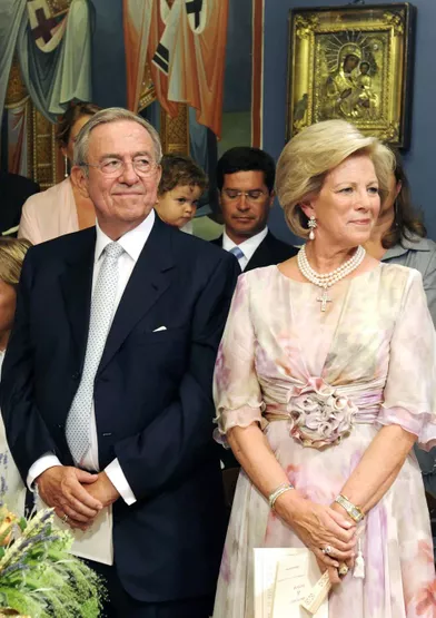 L'ancien roi des Hellènes Constantin II et l'ancienne reine Anne-Marie sur l'île de Spetses, le 25 août 2010