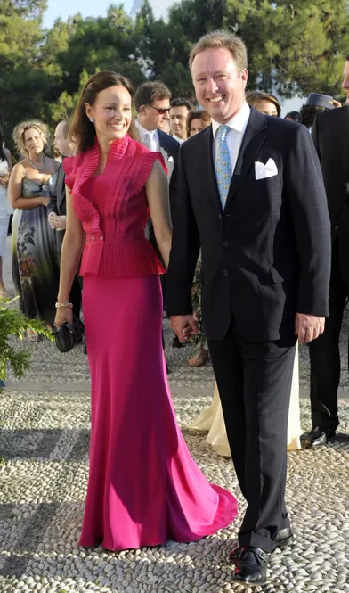 Le prince Gustav zu Sayn-Wittgenstein-Berleburg, cousin germain du marié, et sa compagne Carina Axelsson sur l'île de Spetses, le 25 août 2010
