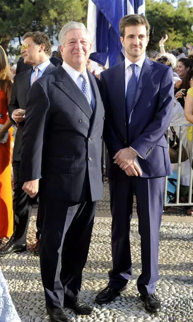 Le prince Alexandre de Serbie et son fils aîné le prince Petar sur l'île de Spetses, le 25 août 2010