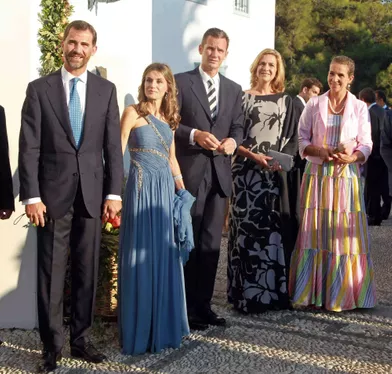 La princesse Letizia et le prince Felipe d'Espagne, l'infante Cristina et Iñaki Urdangarin, l'infante Elena sur l'île de Spetses, le 25 août 2010