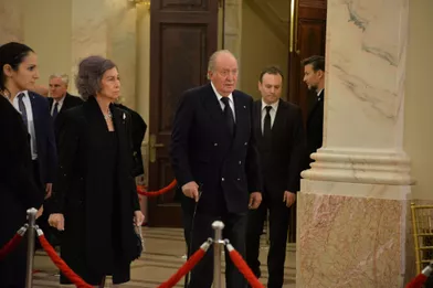 L'ex-reine Sofia et l'ex-roi Juan Carlos d'Espagne aux obsèques de l'ex-roi Michel de Roumanie à Bucarest, le 16 décembre 2017